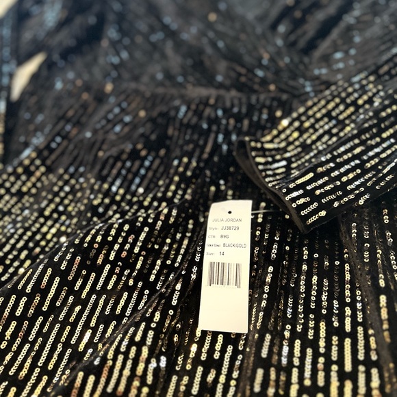 JULIA JORDAN Sequined Velvet Surplice Dress - Picture 4 of 8